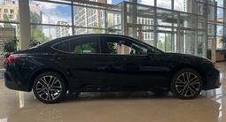 Toyota Camry Luxe 2026 года за 22 190 000 тг. в Астана – фото 4