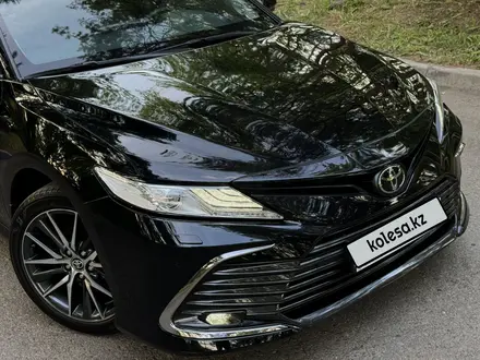 Toyota Camry 2022 года за 17 350 000 тг. в Алматы – фото 4