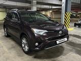 Toyota RAV4 2018 годаfor14 500 000 тг. в Астана – фото 3