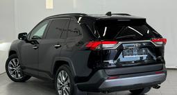 Toyota RAV4 Luxe 2021 года за 14 500 000 тг. в Астана – фото 2