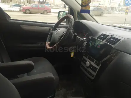 Toyota Avensis Verso 2005 года за 6 400 000 тг. в Актобе – фото 2