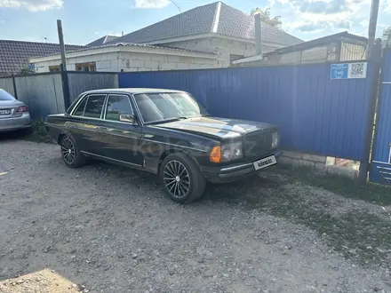 Mercedes-Benz E 200 1981 года за 1 200 000 тг. в Актобе