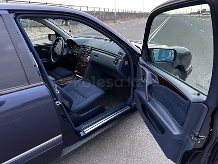 Mercedes-Benz E 280 1998 года за 5 000 005 тг. в Кызылорда – фото 17