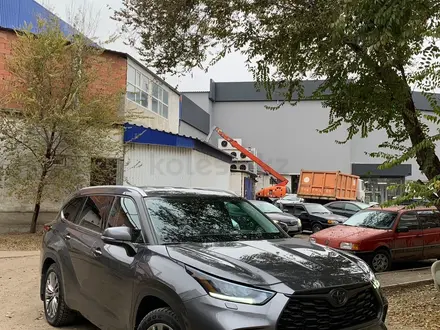 Toyota Highlander 2020 года за 25 000 000 тг. в Атырау