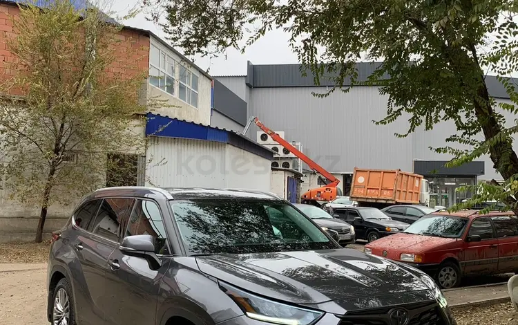 Toyota Highlander 2020 года за 25 000 000 тг. в Атырау