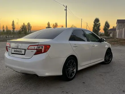 Toyota Camry 2012 года за 8 300 000 тг. в Актобе – фото 4