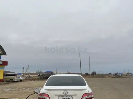 Toyota Camry 2011 года за 5 100 000 тг. в Атырау – фото 2