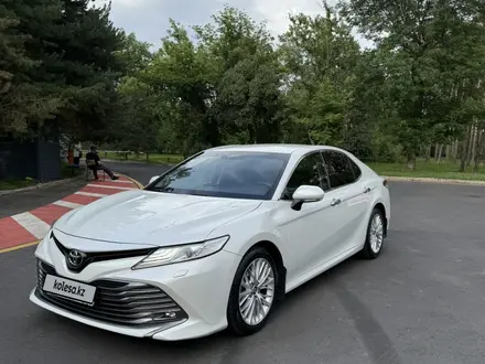 Toyota Camry 2019 года за 14 500 000 тг. в Алматы – фото 3