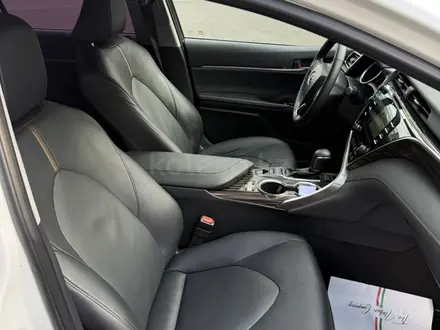 Toyota Camry 2019 года за 14 500 000 тг. в Алматы – фото 11