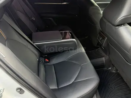 Toyota Camry 2019 года за 14 500 000 тг. в Алматы – фото 12