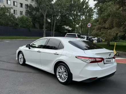 Toyota Camry 2019 года за 14 500 000 тг. в Алматы – фото 5