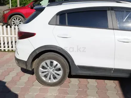 Kia Rio X-Line 2021 года за 8 900 000 тг. в Астана – фото 2