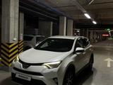 Toyota RAV4 2017 года за 11 400 000 тг. в Астана