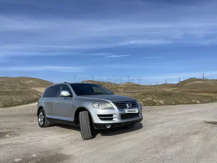 Volkswagen Touareg 2007 года за 8 200 000 тг. в Астана – фото 4