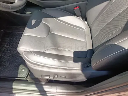 Hyundai Santa Fe 2023 года за 17 200 000 тг. в Костанай – фото 32