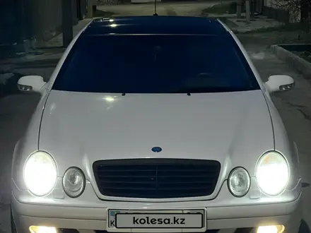 Mercedes-Benz CLK 320 2001 годаүшін4 600 000 тг. в Алматы – фото 2