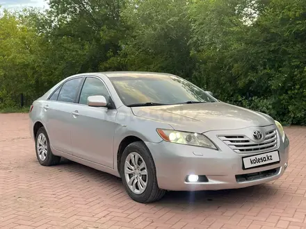 Toyota Camry 2006 года за 4 000 000 тг. в Уральск – фото 2