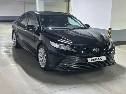 Toyota Camry 2020 года за 13 900 000 тг. в Актау – фото 2