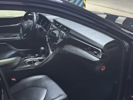 Toyota Camry 2020 года за 13 900 000 тг. в Актау – фото 8