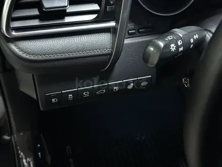 Toyota Camry 2020 года за 13 900 000 тг. в Актау – фото 9