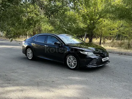 Toyota Camry 2020 года за 12 800 000 тг. в Тараз