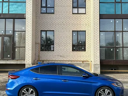 Hyundai Elantra 2017 года за 4 800 000 тг. в Уральск – фото 10