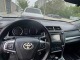 Toyota Camry 2015 года за 9 500 000 тг. в Актобе – фото 4