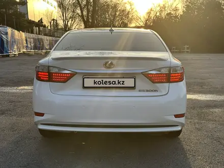 Lexus ES 300h 2014 года за 11 200 000 тг. в Алматы – фото 4