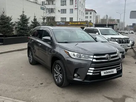 Toyota Highlander 2019 года за 16 200 000 тг. в Астана