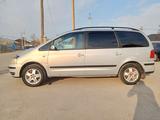 Volkswagen Sharan 2001 годаүшін3 500 000 тг. в Шардара – фото 2