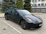 Tesla Model 3 2023 года за 17 100 000 тг. в Алматы – фото 3