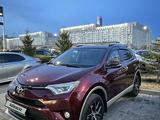 Toyota RAV4 2017 года за 13 200 000 тг. в Астана – фото 2