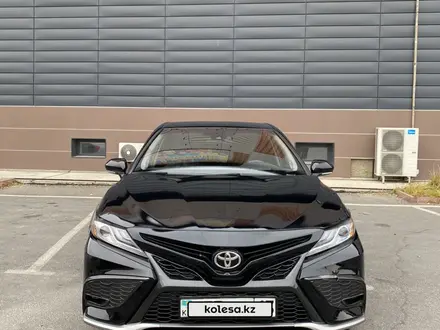 Toyota Camry 2019 года за 13 000 000 тг. в Шымкент