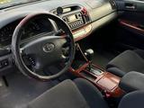 Toyota Camry 2003 года за 6 200 000 тг. в Актобе – фото 4