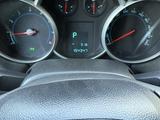 Chevrolet Cruze 2013 года за 3 800 000 тг. в Атырау – фото 4