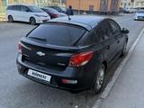Chevrolet Cruze 2013 года за 3 800 000 тг. в Атырау – фото 3