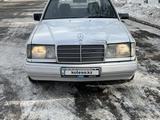 Mercedes-Benz E 260 1990 годаfor1 150 000 тг. в Алматы