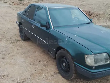 Mercedes-Benz E 220 1992 года за 1 300 000 тг. в Караганда – фото 3