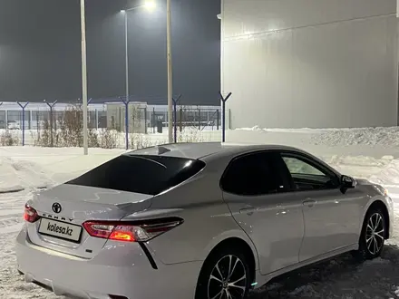 Toyota Camry 2020 года за 13 000 000 тг. в Усть-Каменогорск