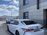 Toyota Camry 2020 года за 11 400 000 тг. в Усть-Каменогорск – фото 2