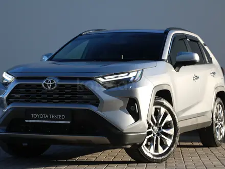 Toyota RAV4 Luxe 2023 года за 15 850 000 тг. в Астана