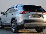 Toyota RAV4 Luxe 2023 года за 15 850 000 тг. в Астана – фото 2