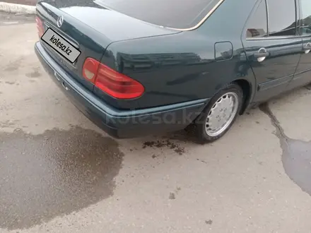 Mercedes-Benz E 230 1997 года за 3 300 000 тг. в Усть-Каменогорск – фото 7