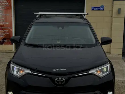 Toyota RAV4 2018 года за 9 700 000 тг. в Уральск