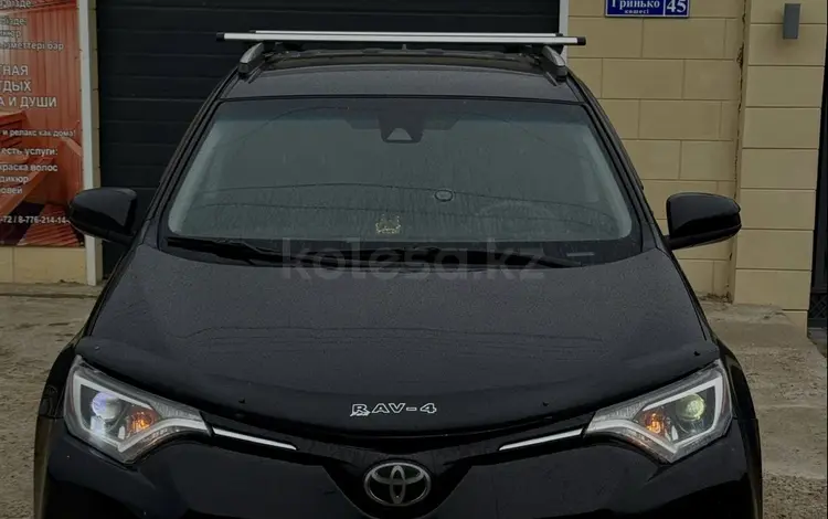 Toyota RAV4 2018 года за 9 700 000 тг. в Уральск