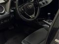 Toyota RAV4 2018 года за 9 700 000 тг. в Уральск – фото 12