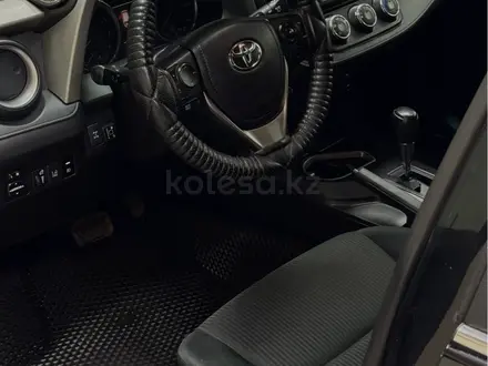 Toyota RAV4 2018 года за 9 700 000 тг. в Уральск – фото 12