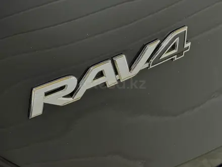 Toyota RAV4 2018 года за 9 700 000 тг. в Уральск – фото 16