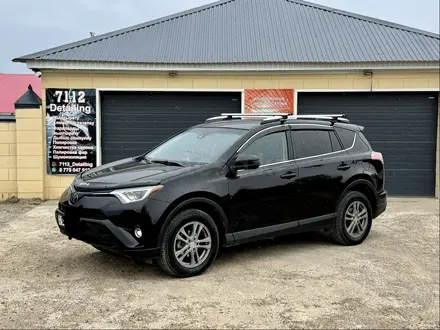 Toyota RAV4 2018 года за 9 700 000 тг. в Уральск – фото 3