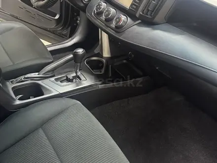 Toyota RAV4 2018 года за 9 700 000 тг. в Уральск – фото 9